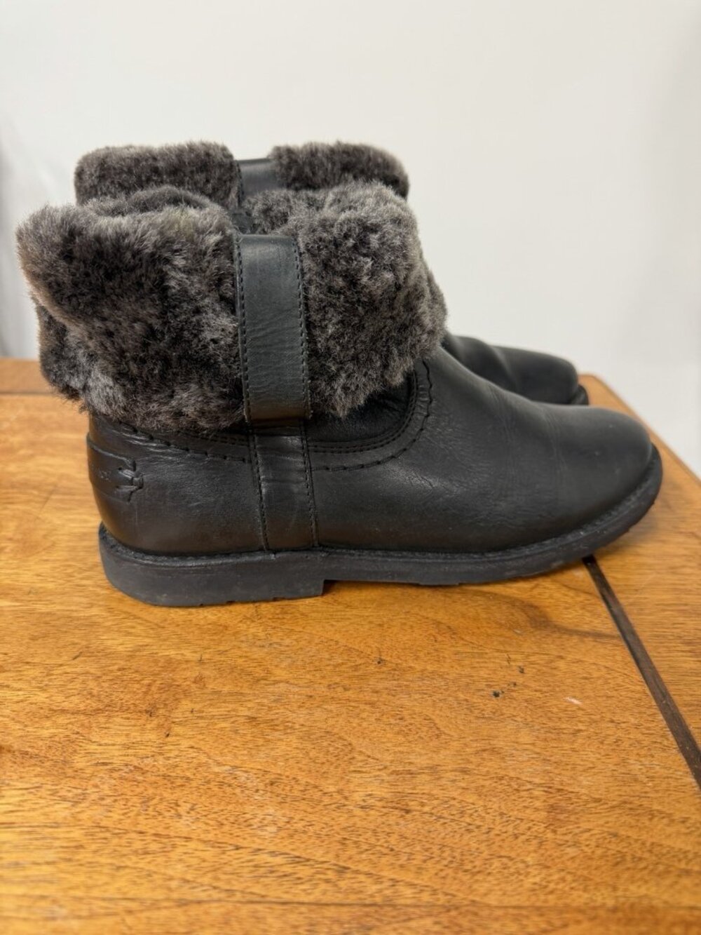 Frye Women’s 7 M Black Leather Fold Over Shearling Short Ankle Boots Moto Biker